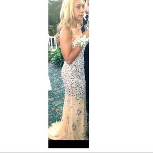 Selling this prom dress in very good condition!